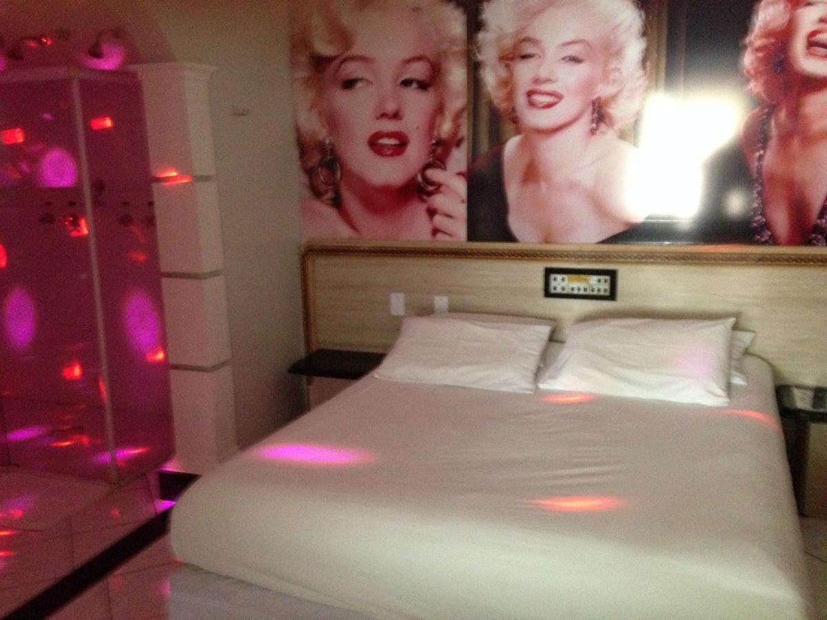 Motel Tu Ki Sabes (Adults Only) Балнеариу-Камбориу Экстерьер фото